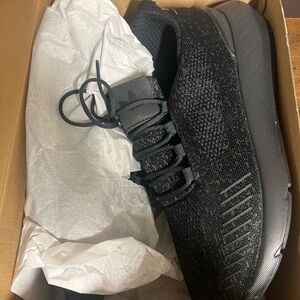 Men's Black Athletic Shoes